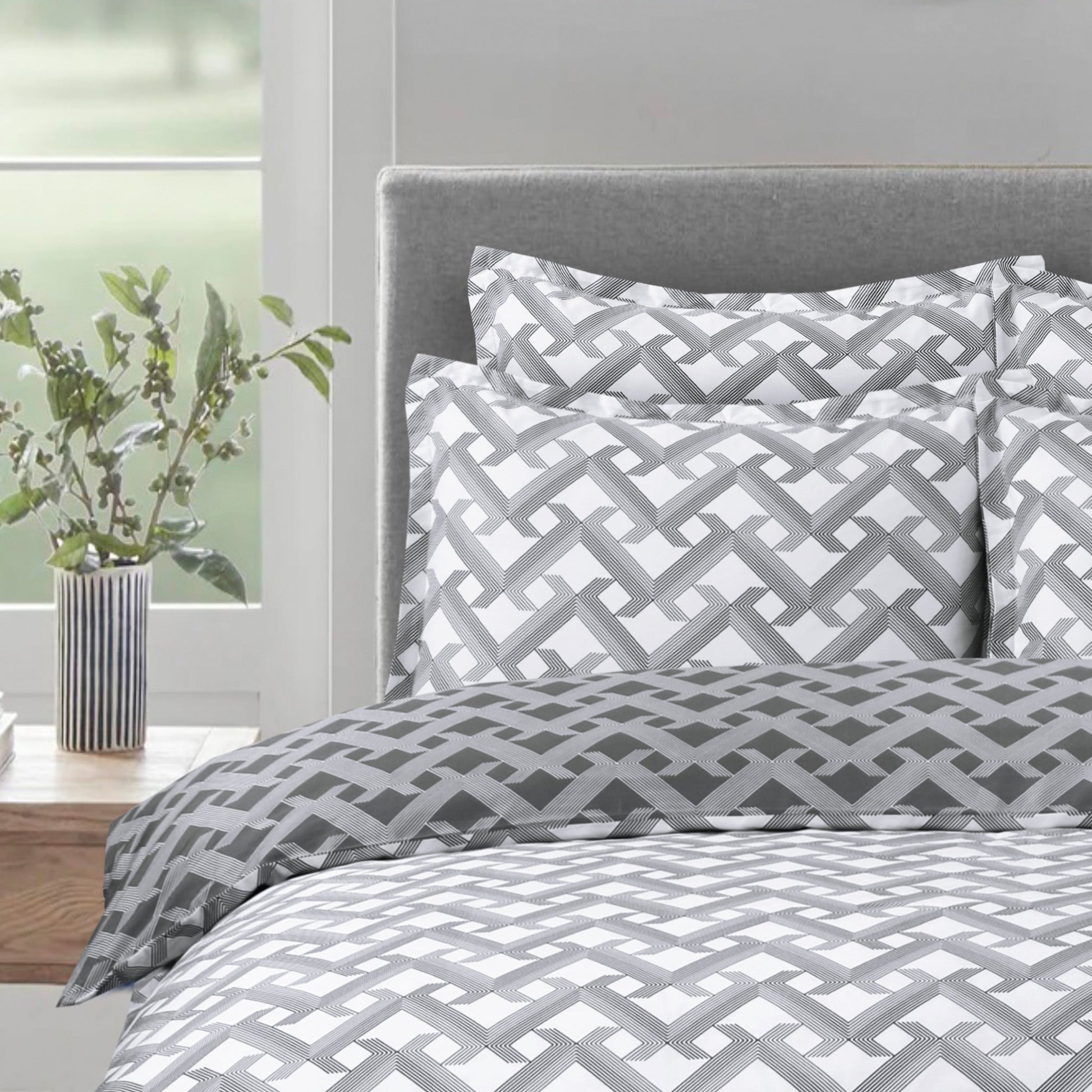 Diamond Braid Bed Linen Set - Gray / Dark Gray - 48" Full