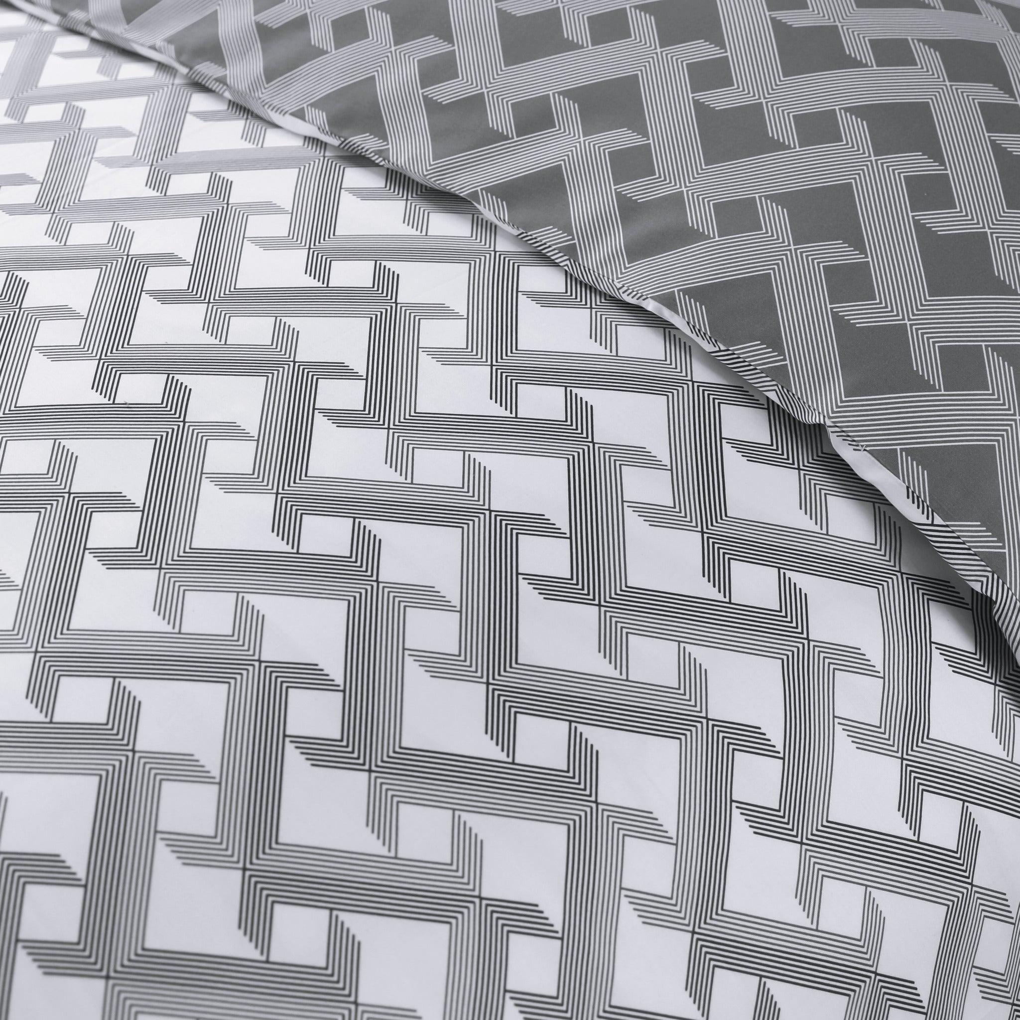 Diamond Braid Bed Linen Set - Gray / Dark Gray - Queen