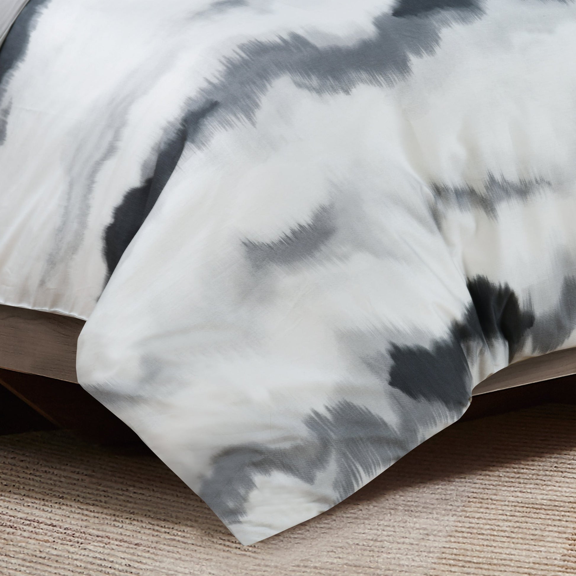 Frosty Bliss - Gray Bed Linen Set - Gray - King