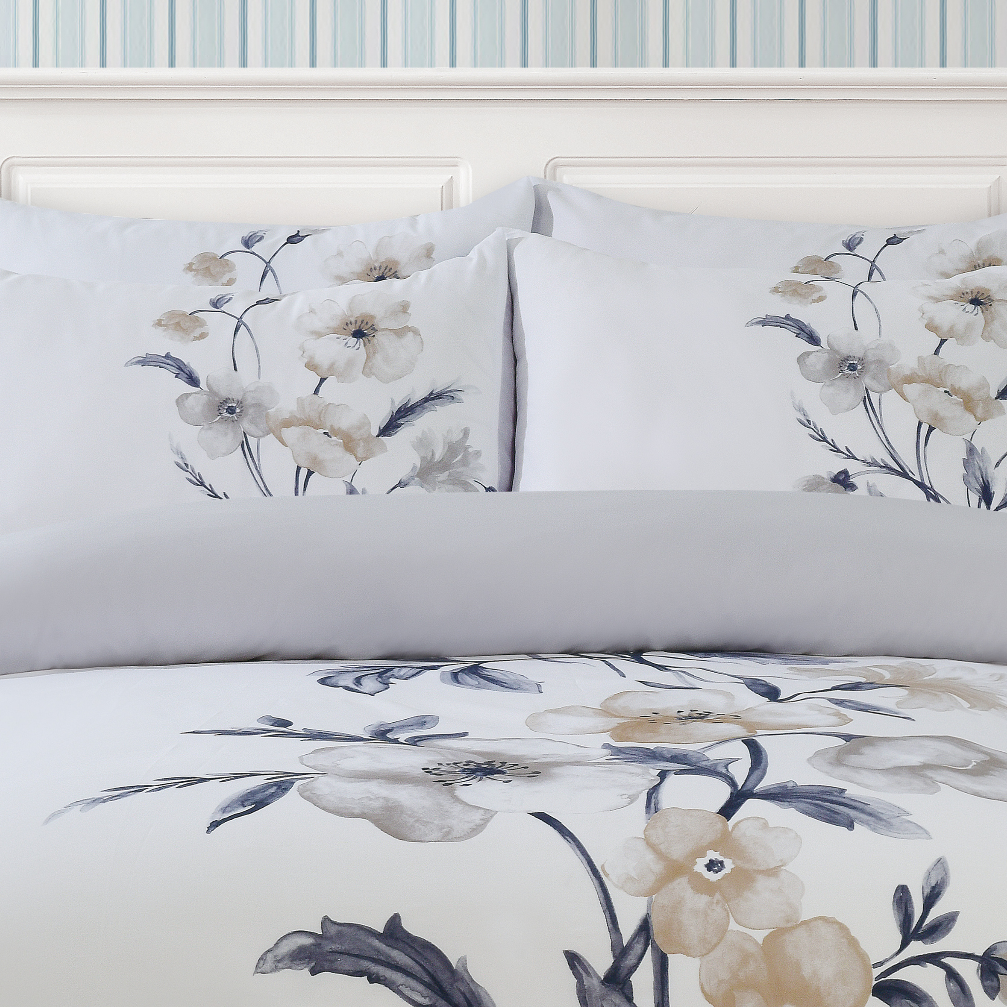 Kingswell Bloom - Blue Bed Linen Set - Blue - Queen